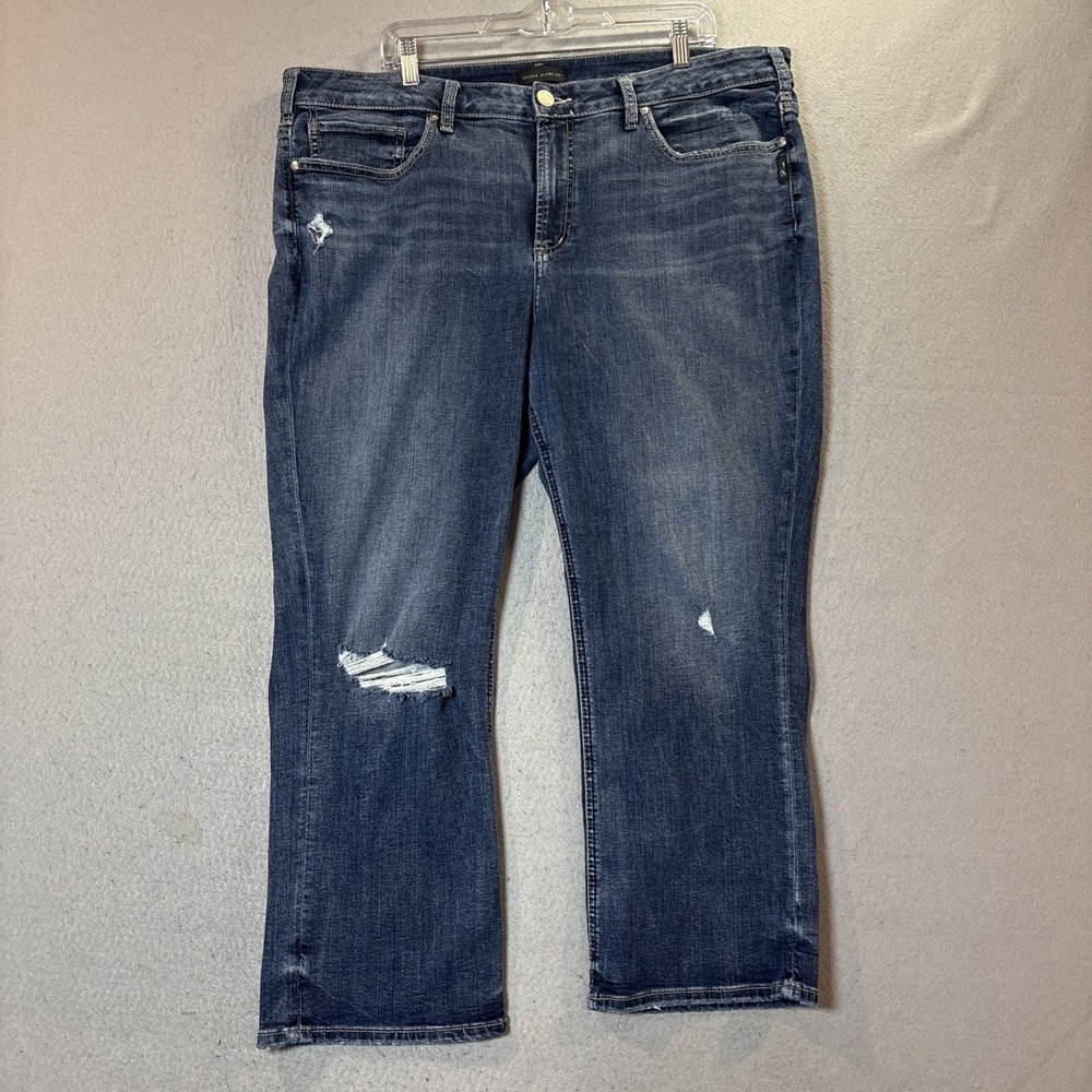 Silver Jeans Women's Size 22 Avery Capri Distressed Stretch Blue Denim Pants
